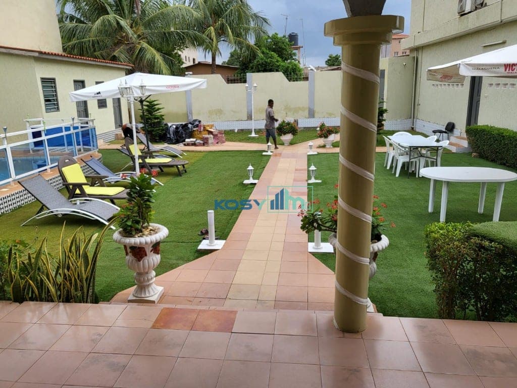 Villa avec piscine à vendre à Kégué